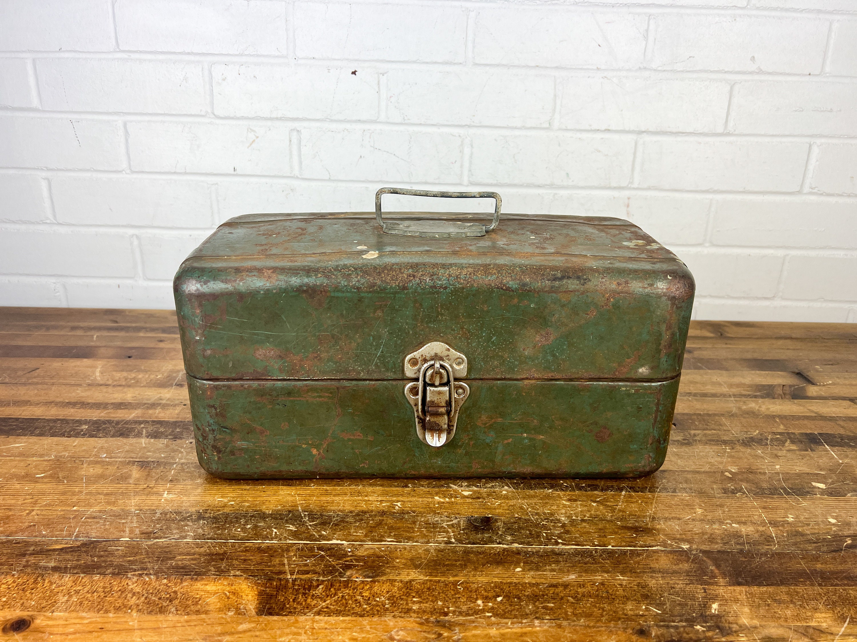 Vintage USA Liberty Steel Chest Tackle Box 12 w/Ruler Fish Fishing Tackle  Green