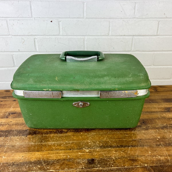 Distressed Vintage Green Royal Traveller Train Case Luggage with Silver Accents Authentic Royal Traveller Hard Travel Makeup Case