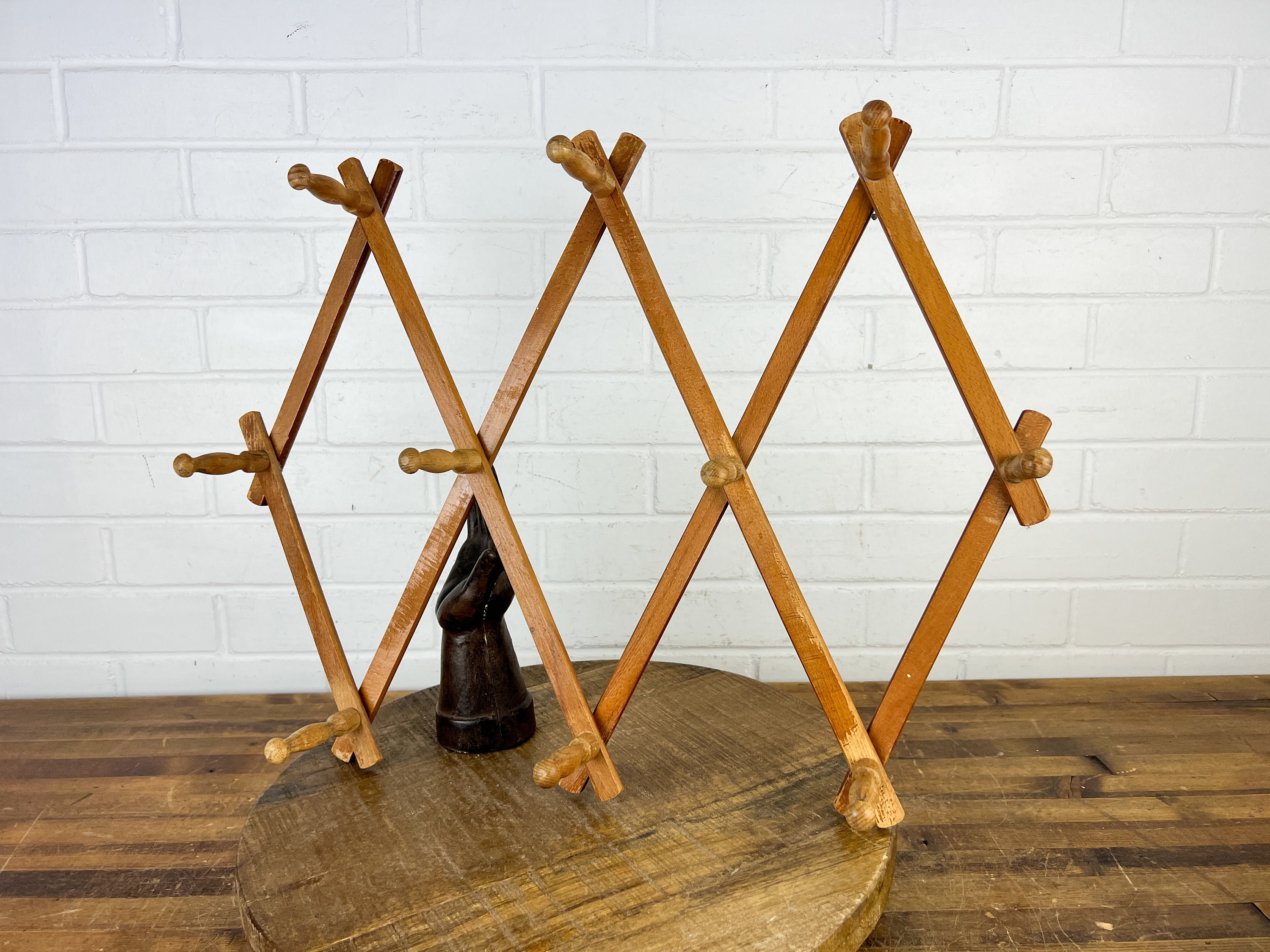 Expandable wooden wall hanger hotsell