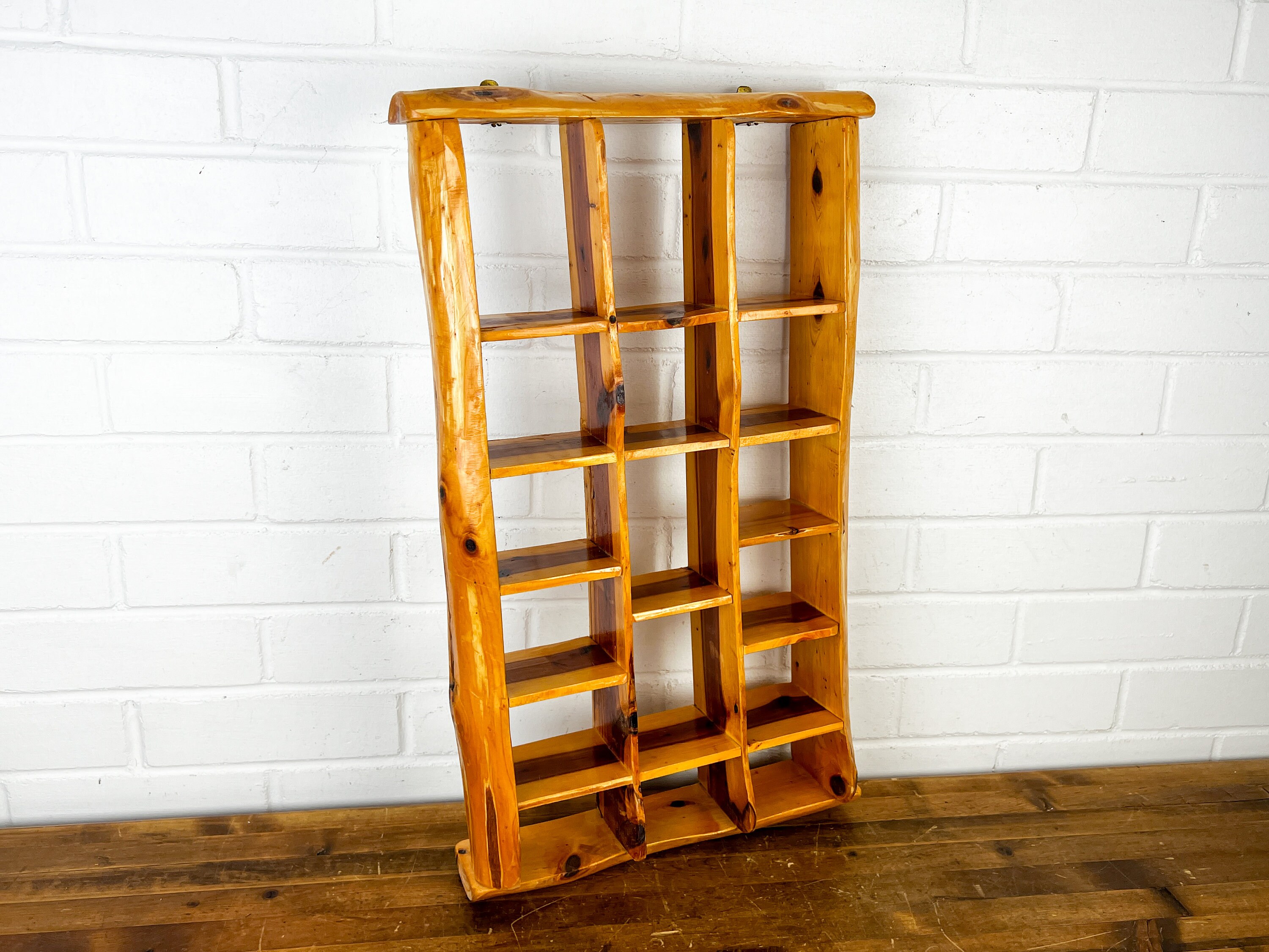 希少 Antique wooden display stand 21x12 Vintage Handmade Cedar Wood Knick Knack Display Shelf With
