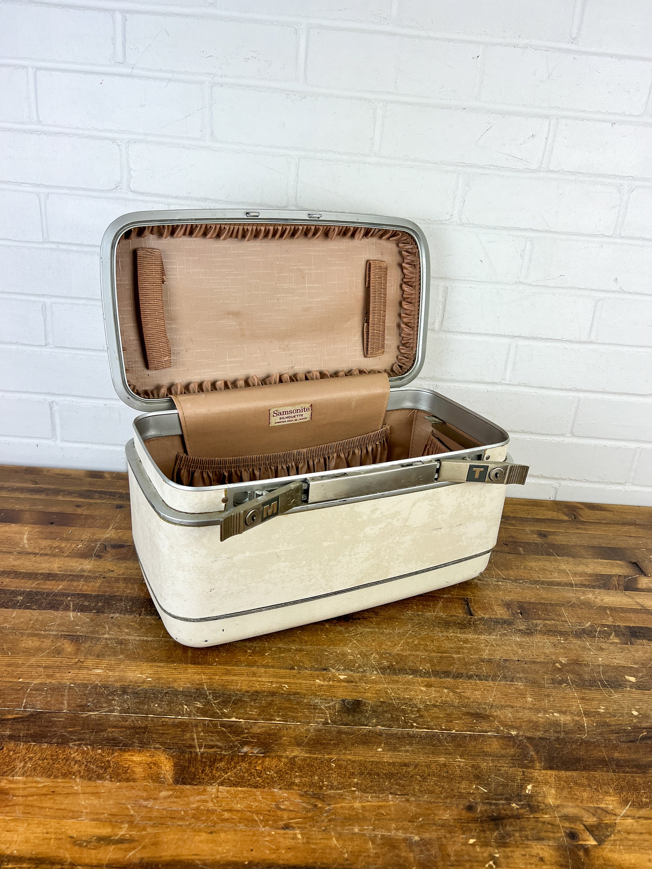 Distressed Vintage Samsonite Train Case Beige off White Ivory