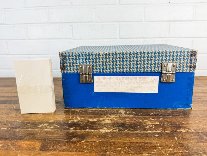 Vintage Emerson Big Big Portable Record Player | 1970s Suitcase Turntable Blue | Retro Kids Phonograph | Display or Repair image 7