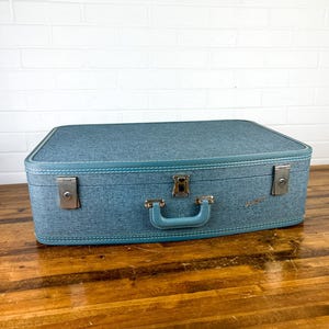 Vintage Travel Smart Hard-Sided Blue Suitcase with Satin Interior – Retro Luggage
