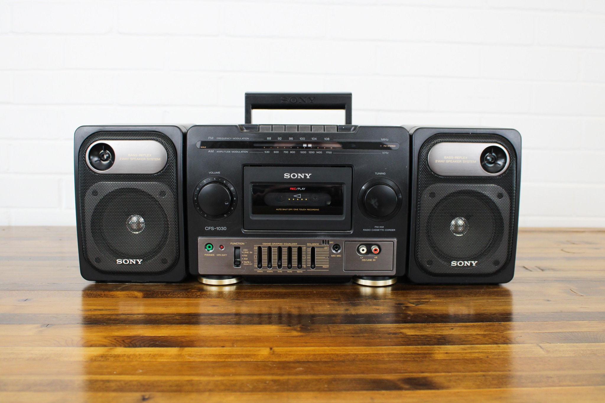 Vintage Boombox Sony CFS-1030 FM AM Radio 5-band Graphic Equalizer