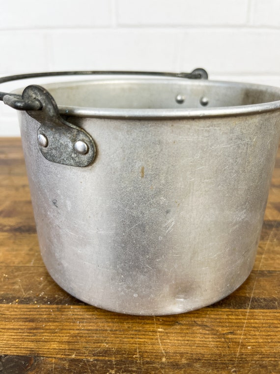 Small 6 Round Metal Bucket With Handle, Vintage Rustic Farmhouse