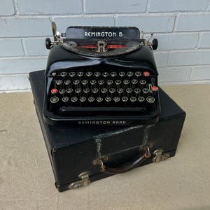 1930s Mobile Remington Rand Typewriter with Original Case Old Typewriter Remington Typewriter Black Typewriter Model 5