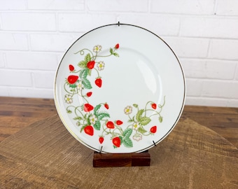 Vintage 1978 Avon Strawberry Collector Plate | 22K Gold Trim Porcelain Plate | Avon Brazil Wall Decor | Cottagecore Kitchen Decor