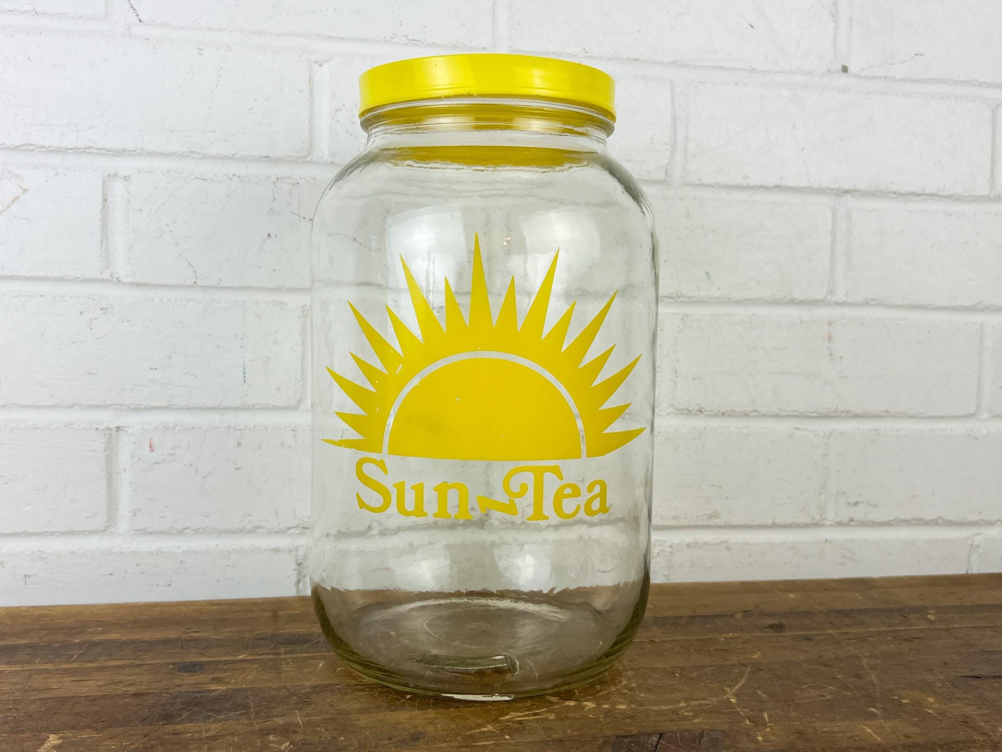 Vintage Sun Tea Glass Jar with Yellow Lid – 1 Gallon Sun-Tea Jar Retro Kitchen Decor