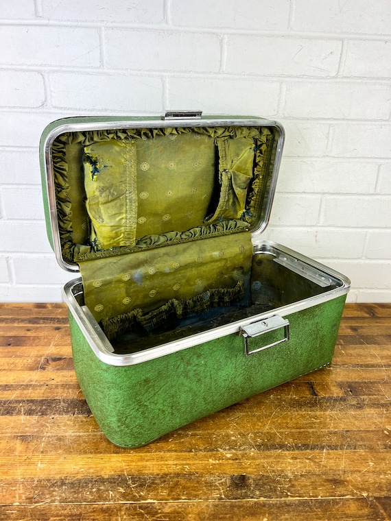 Vintage Distressed Towncraft Green Train Case Travel Makeup