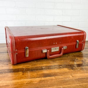 Vintage Royal Traveller Suitcase by Schwayder Bros – Hard Shell Mid Century Luggage