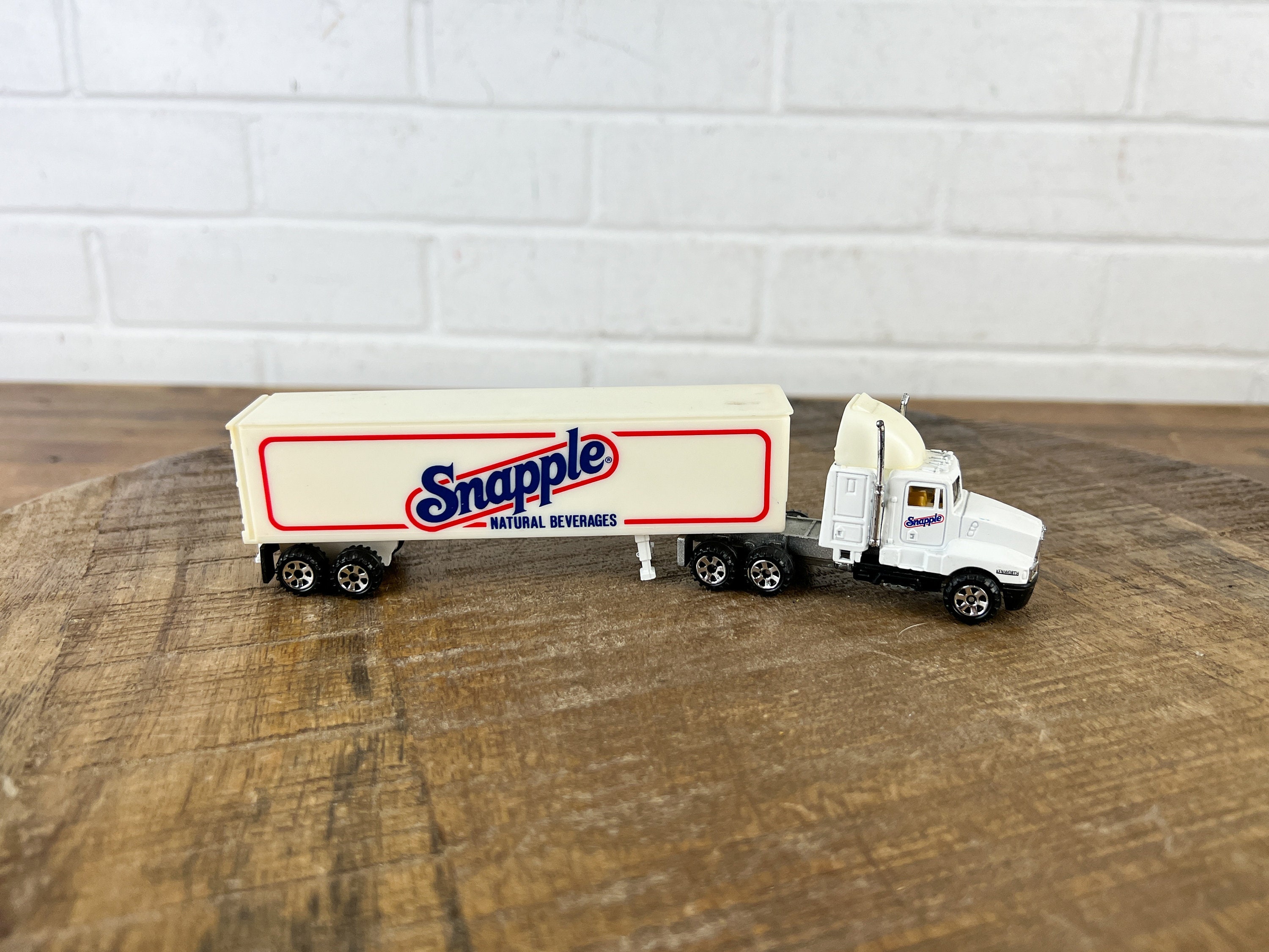 Welly Kenworth Semi Truck 80's W900B # 4444 Blue Diecast