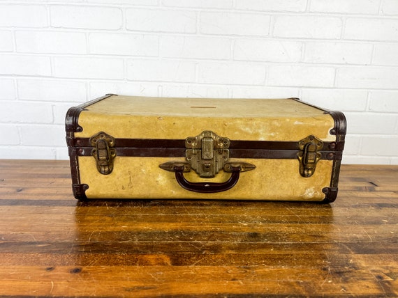 Pin on ༺♥༻ Vintage Suitcases & Trunks༺♥༻
