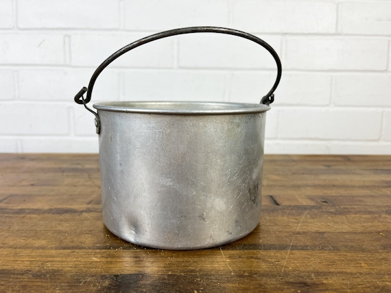 Small 6 Round Metal Bucket With Handle, Vintage Rustic Farmhouse