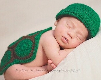 Beginner's Crochet Pattern for Turtle Photography Prop. Prop ideal for newborns and would make a great Baby Shower Gift