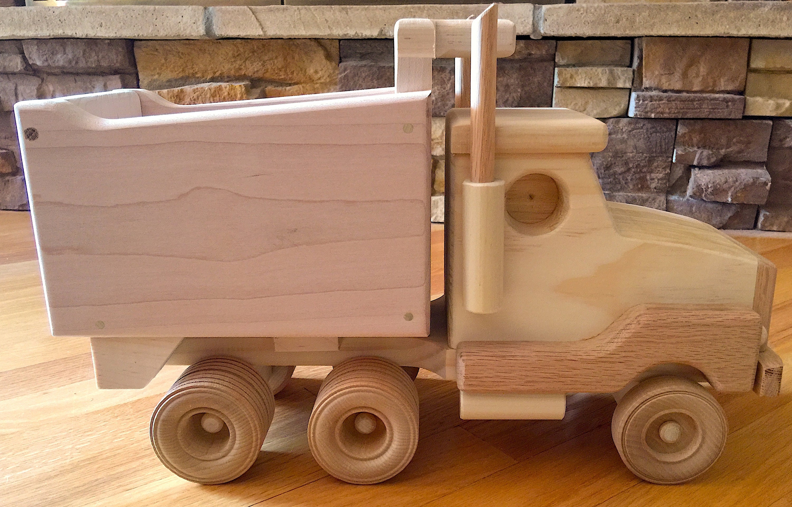wooden dumper truck