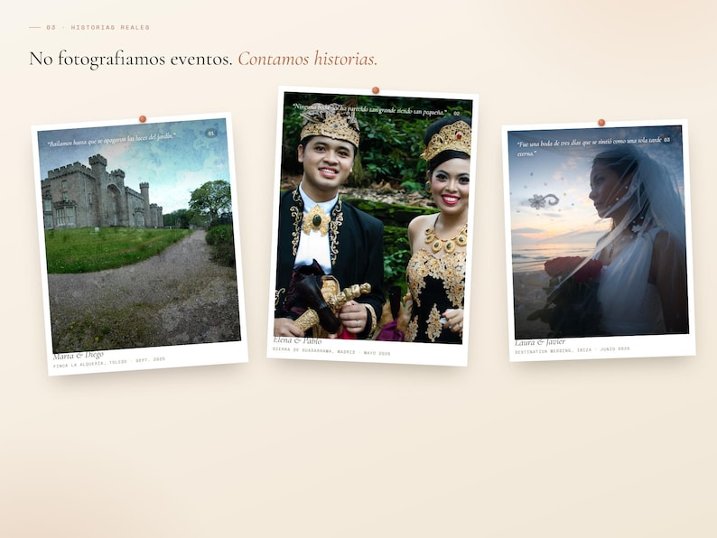 Może przedstawiać: Trzy zdjęcia w stylu polaroid przypięte do jasnobeżowego tła. Tekst na g&oacute;rze brzmi: No fotografiamos eventos. Contamos historias. Lewe zdjęcie przedstawia kamienny zamek, środkowe parę w tradycyjnych strojach, a prawe pannę młodą.