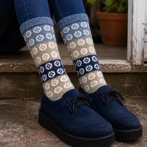 Stickmönster för Fair Isle knähöga strumpor | Färgglada stövelsockor med tråd | Mönster för ullsockor | Stickmönster för Country Walk-sockor i PDF-format