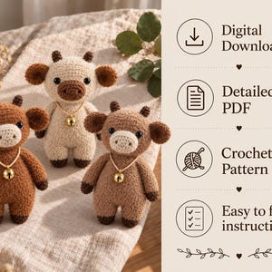 Puede incluir: Tres peluches de vaca tejidos a ganchillo en tonos marrón y crema, cada uno con una campana dorada en un cordón. La imagen incluye el texto: Digital Download, Detailed PDF, Crochet Pattern y Easy to follow instructions, para un patrón.
