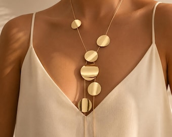 Lange Scheibenkette für Damen, Statement-Kette in Gold oder Silber, geometrische Kreiskette, moderner minimalistischer Schmuck, Geschenkidee