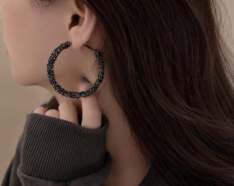 Pendientes de aro negros y plateados con brillo, aros grandes y llamativos, pendientes de acero inoxidable, aros estilo pedrería, regalo para ella.