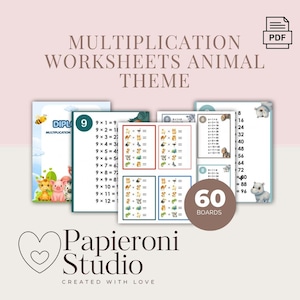 Könnte beinhalten: Multiplikationsarbeitsblätter mit Tiermotiv, bestehend aus 60 Tafeln im PDF-Format. Die Seiten zeigen mathematische Gleichungen neben Illustrationen verschiedener Tiere, darunter eine Giraffe, ein Schwein und ein Flusspferd. Der Text lautet Multiplication Worksheets Animal Theme, 60 Boards und Papieroni Studio Created With Love.