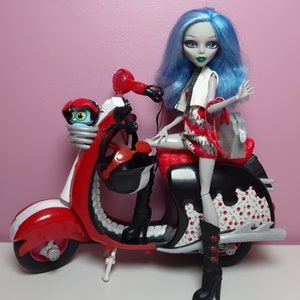 Monster High Ghoulia Yelps and Scooter Etsy Sweden