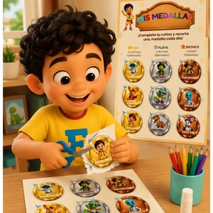 Puede incluir: Un niño de estilo caricatura con cabello oscuro rizado y camiseta amarilla usa tijeras azules para recortar una medalla de papel circular con la etiqueta EXCELENTE. Al lado hay una tabla de recompensas titulada MIS MEDALLAS con lápices de colores.