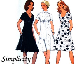 Simplicity 9913 Misses Dress with Empire Seaming, Three Neckline Choices - Size 14 - Vintage 1972