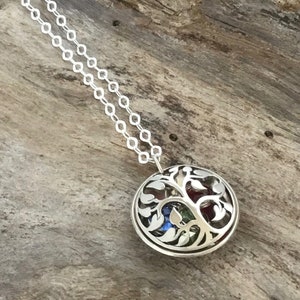 Birthstone Family Tree Locket in Sterling Silver, Personalized Keepsake for Mothers and Grandmothers, Thoughtful Mother’s Day Present