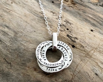 Family Name Necklace - Interlocking Circle Personalized Jewelry with Custom Children Names - Perfect Mother’s Day gift for Mom