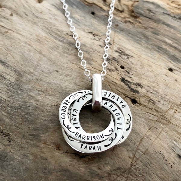 Family Name Necklace - Interlocking Circle Personalized Jewelry with Custom Children Names - Perfect Mother’s Day gift for Mom