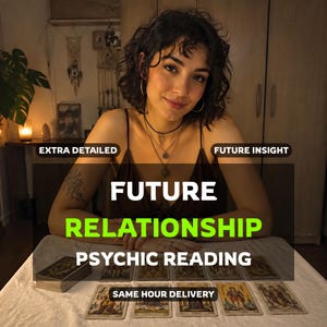 Puede incluir: Un servicio de lectura psíquica con una baraja de cartas de tarot dispuesta sobre una superficie blanca. El texto en la imagen dice: EXTRA DETAILED, FUTURE INSIGHT, FUTURE RELATIONSHIP PSYCHIC READING, SAME HOUR DELIVERY. Las cartas muestran varias ilustraciones.
