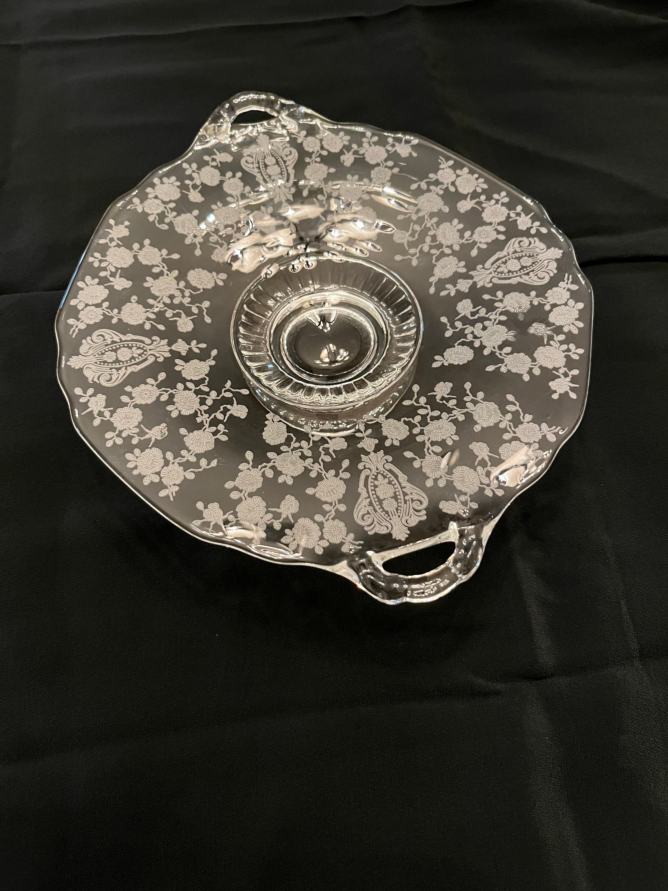 ケンブリッジ　ローズポイント　ハンドル付きボンボンボウルとボンボンプレート ケンブリッジローズポイントハンドル付きボンボンボウルと