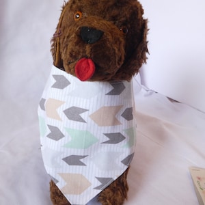 Baby Bandana Bib Reversible Cotton Fabric Chevron Arrows Triangles Gray Green