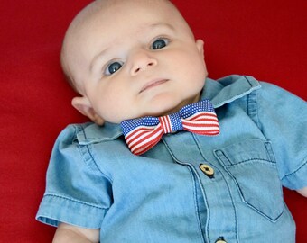 Patriotic Baby Bow Tie – Newborn Flag Bow Tie for 4th of July, Red, White, Blue Baby Outfit, Boy Clip-On Bowtie, USA Baby Photo Prop