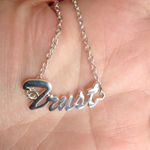 Trust Necklace, Affirmation Necklace, Uplifting Gift, Word Necklace, Inspiring Jewelry immagine 1