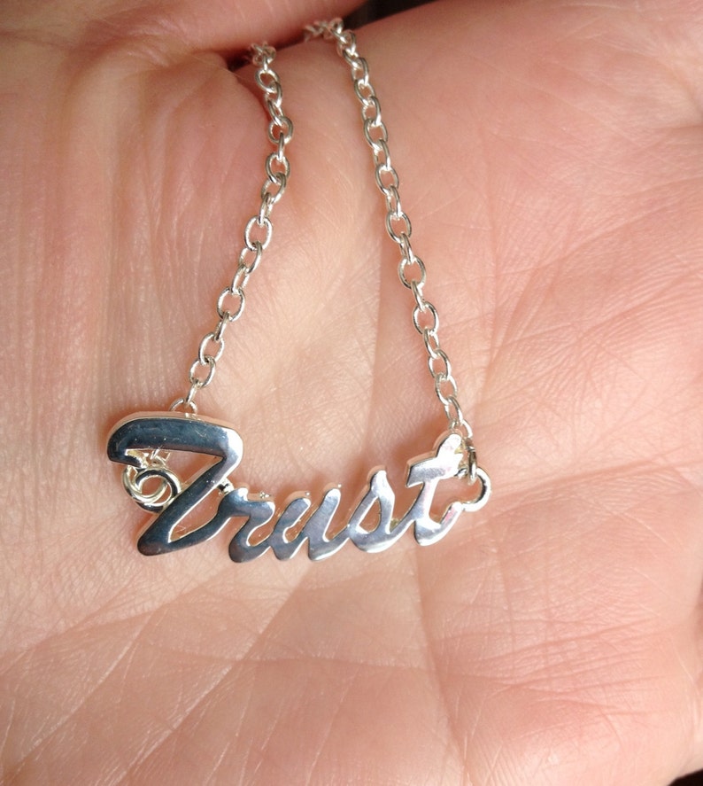 Trust Necklace, Affirmation Necklace, Uplifting Gift, Word Necklace, Inspiring Jewelry immagine 1