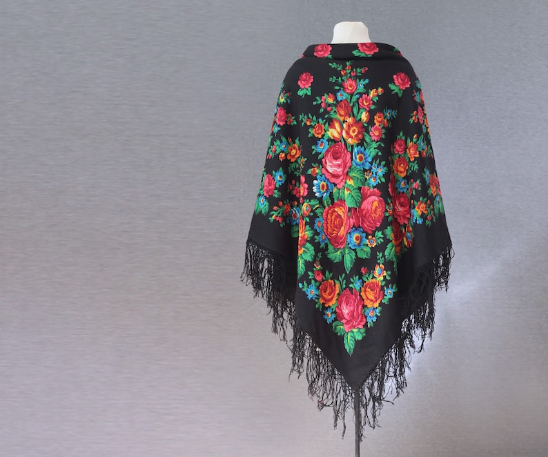 Russian shawl with roses and tulips, piano shawl, bohemian wedding, large shawl, wool throw tasselled shawl piano shawl Ukrainian shawl NWOT image 3