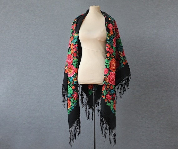 black Russian shawl with roses and berries, a bot… - image 2