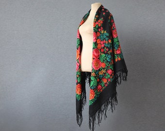 black Russian shawl with roses and berries, a botanical shawl with a sophisticated floral design, made from fine wool NWOT