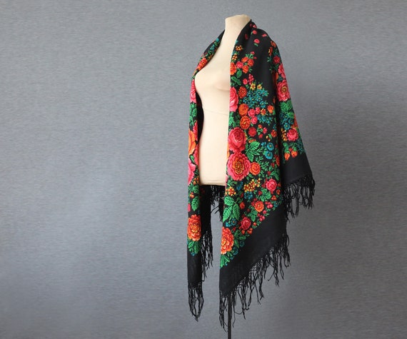 black Russian shawl with roses and berries, a bot… - image 1