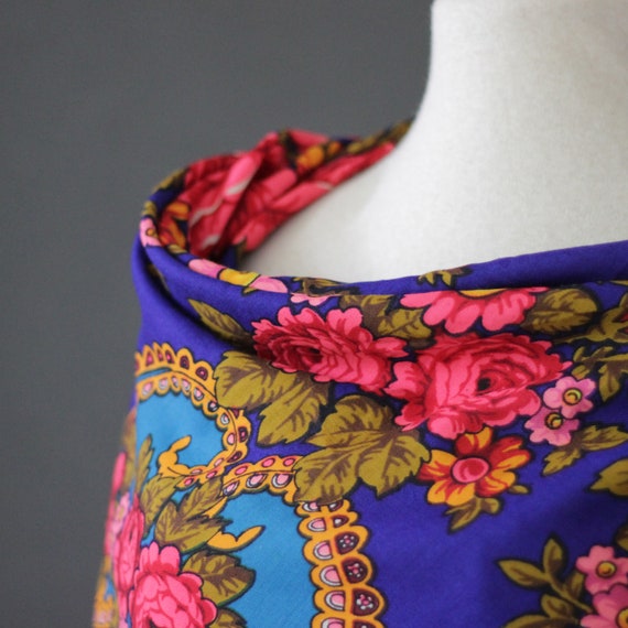 Blue Slavic shawl with pink roses and sophisticat… - image 5