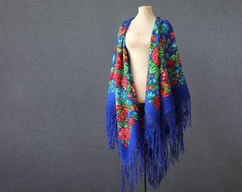 Blauer russischer Schal mit Rosen und Brombeeren, Frühlings-Accessoire, riesiger Wollschal, handbedruckter Schal, Pavlovoposad Schal, rustikal