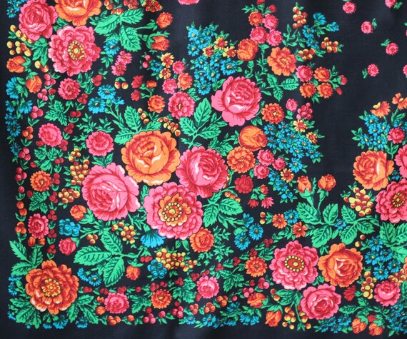black Russian shawl with roses and berries, a bot… - image 9