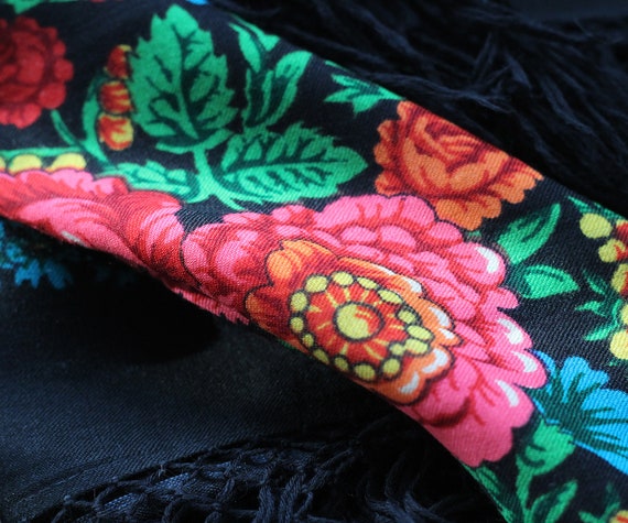 black Russian shawl with roses and berries, a bot… - image 7