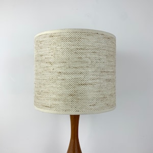 Retro lampshade from woven raffia paper
