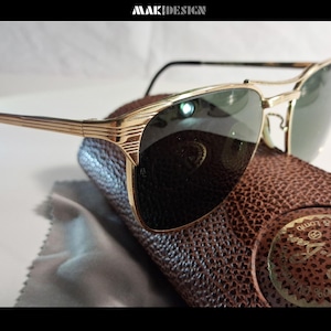 Lunettes de soleil Ray-Ban Signet II dorées vintage BL, en parfait état, avec leur étui d'origine. Années 1980. Marque Bausch & Lomb. Verres G-15. Double marquage. Pièce de collection rare.