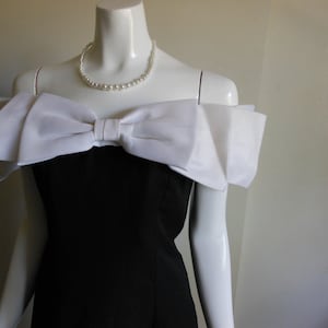 90210 black and white dress Is this the Spring Dance dress that Brenda and Kelly wore, as seen here on  Julia Roberts in Mystic Pizza? : r/BeverlyHills90210