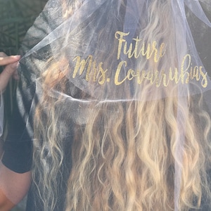 Velo de novia personalizado para la futura señora {su apellido} / Velo de novia / Futura novia / Regalo de despedida de soltera / De señorita a señora / Despedida de soltera / Regalo de novia