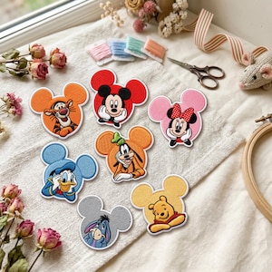 Écusson brodé personnalisé Mickey, Minnie et Winnie l'Ourson, écusson thermocollant pour un voyage à Magic Kingdom, écusson velcro pour les fans de parcs d'attractions, décoration pour veste ou sac à dos